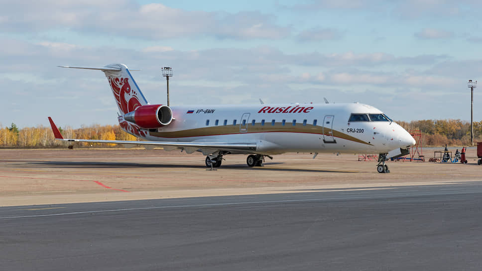 Самолет Bombardier CRJ-200 авиакомпании «РусЛайн»