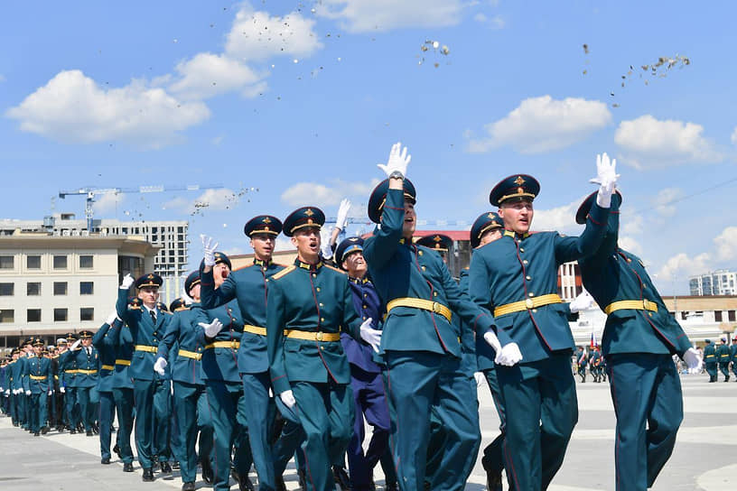 Выпускники Тюменского высшего военно-инженерного командного училища имени маршала А.И. Прошлякова (ТВВИКУ)
