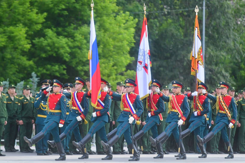 Выпускники Тюменского высшего военно-инженерного командного училища имени маршала А.И. Прошлякова (ТВВИКУ)
