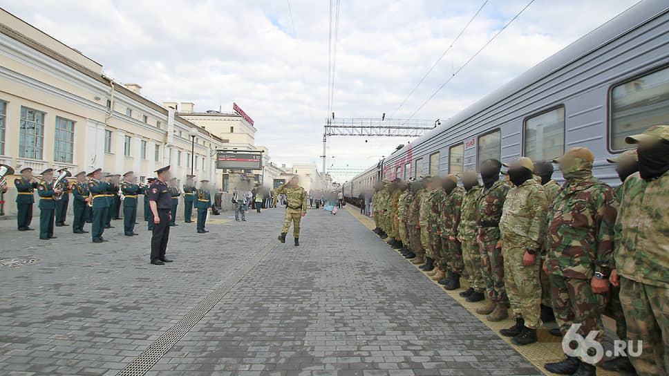 В Екатеринбург вернулся отряд ОМОН, принимавший участие в спецоперации на Украине
