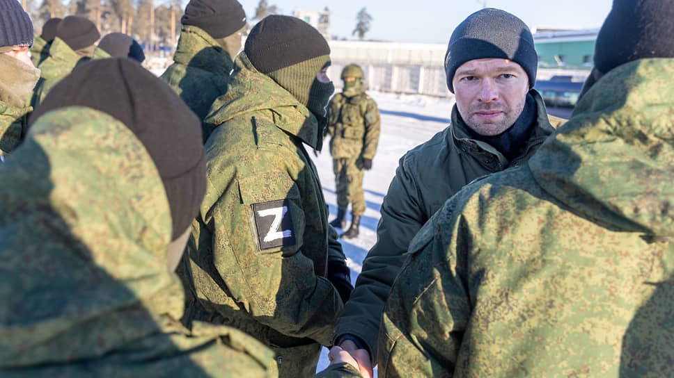 Председатель медфракции городской думы Екатеринбурга Алексей Вихарев закупил и передал груз специальной техники, одежды и бытовых вещей для бригады связистов 32-го военного городка