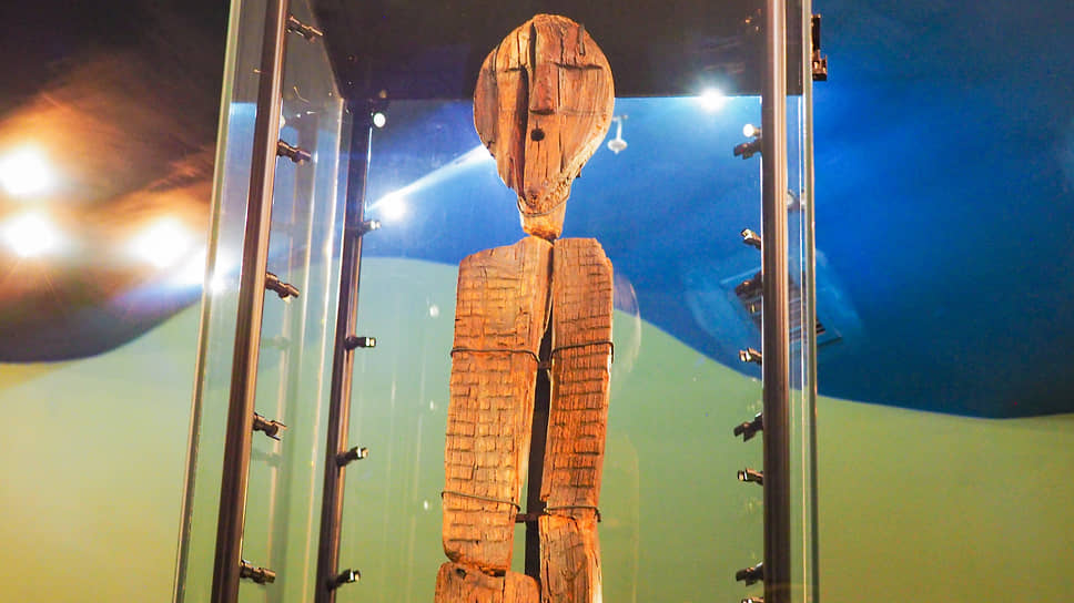 Большой Шигирский идол в Музее истории и археологии Урала (Свердловский областной краеведческий музей). 