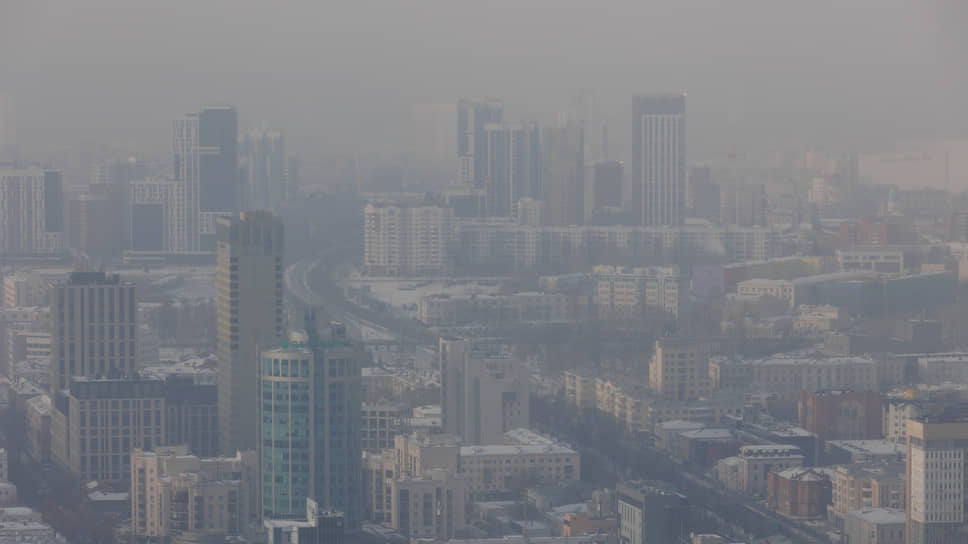 Екатеринбург накрыл смог из-за лесных пожаров