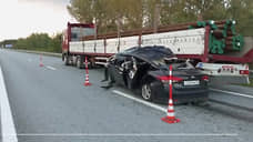 На трассе Тюмень — Ханты-Мансийск легковой автомобиль врезался в грузовик, пострадали четверо детей