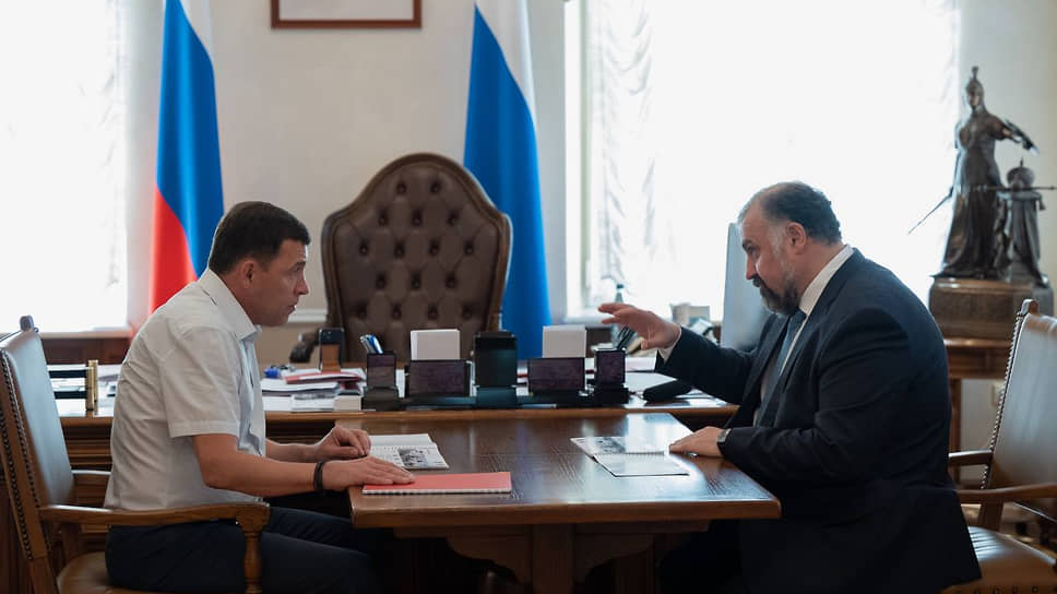 Губернатор Свердловской области Евгений Куйвашев (слева) и генеральный директор авиакомпании Utair Андрей Мартиросов