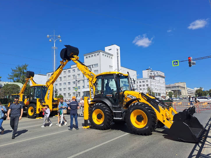В Екатеринбурге началось празднование Дня строителя
