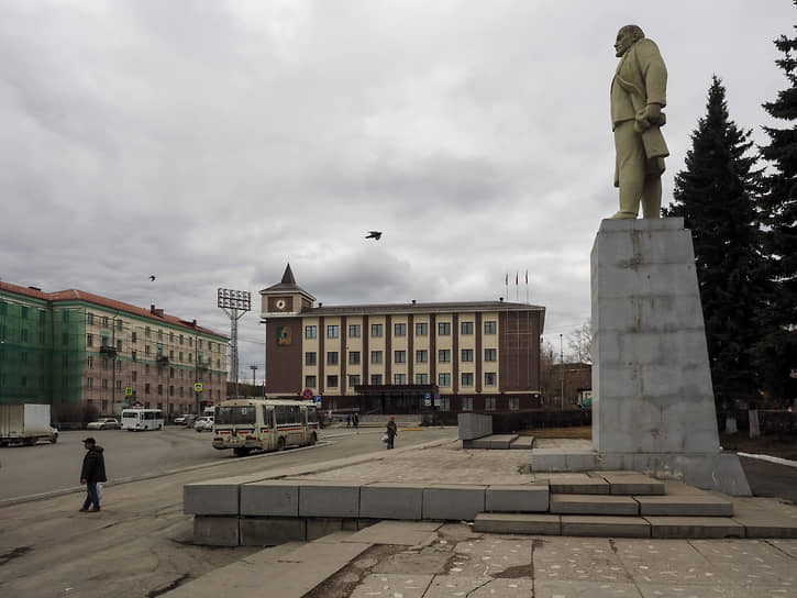 Администрация Первоуральска. Центральная площадь