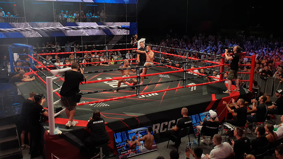 Кикбоксерский турнир RCC Fair Fight. В главном поединке вечера победу над Эрдемом Даха Димчером (Стамбул) одержал Владимир Кузьмин (Екатеринбург)