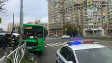 В Екатеринбурге в ДТП с пассажирским автобусом пострадали 11 человек