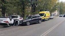 В Екатеринбурге на улице Белинского столкнулись четыре автомобиля