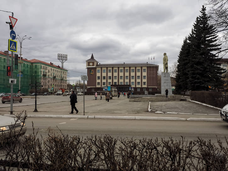 Администрация Первоуральска. Центральная площадь