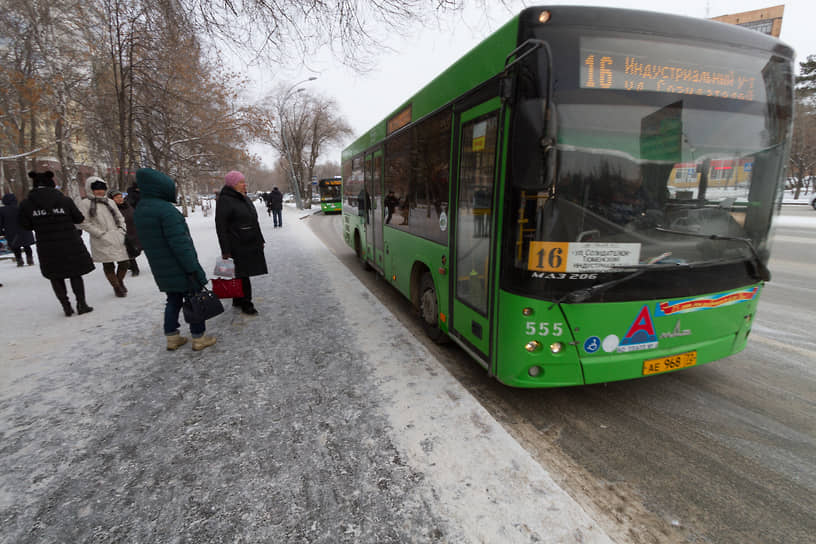 В Тюмени транспорт в новогодние праздники будет работать в режиме выходного дня