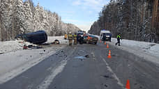 На свердловской трассе в ДТП погибли два водителя, три человека пострадали