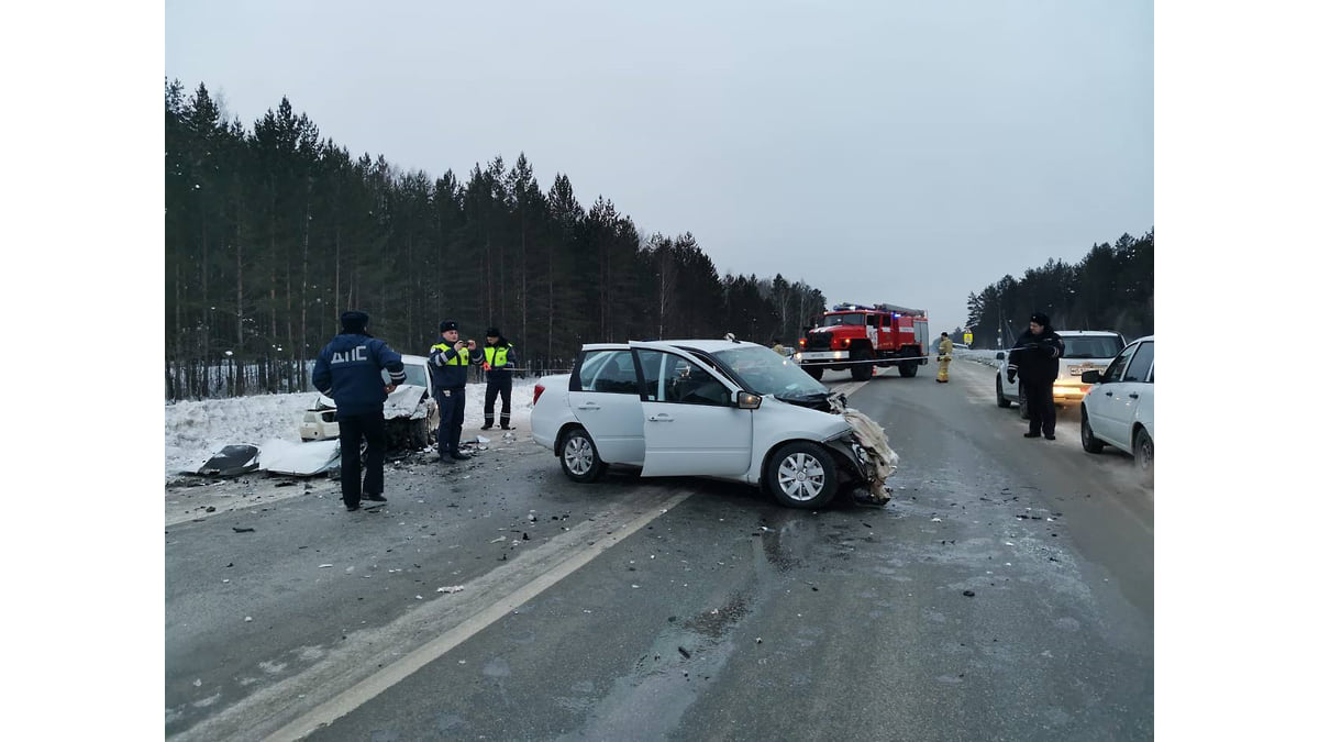 На трассе Екатеринбург—Реж—Алапаевск в ДТП с автомобилями погибли два  человека – Коммерсантъ Екатеринбург