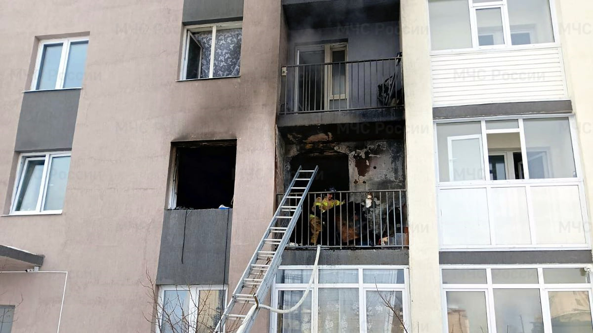 В Тобольске в квартире произошел пожар, сотрудники МЧС спасли четыре  человека – Коммерсантъ Екатеринбург