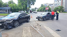 В Екатеринбурге на перекрестке Куйбышева-Бажова во время ДТП пострадал пешеход