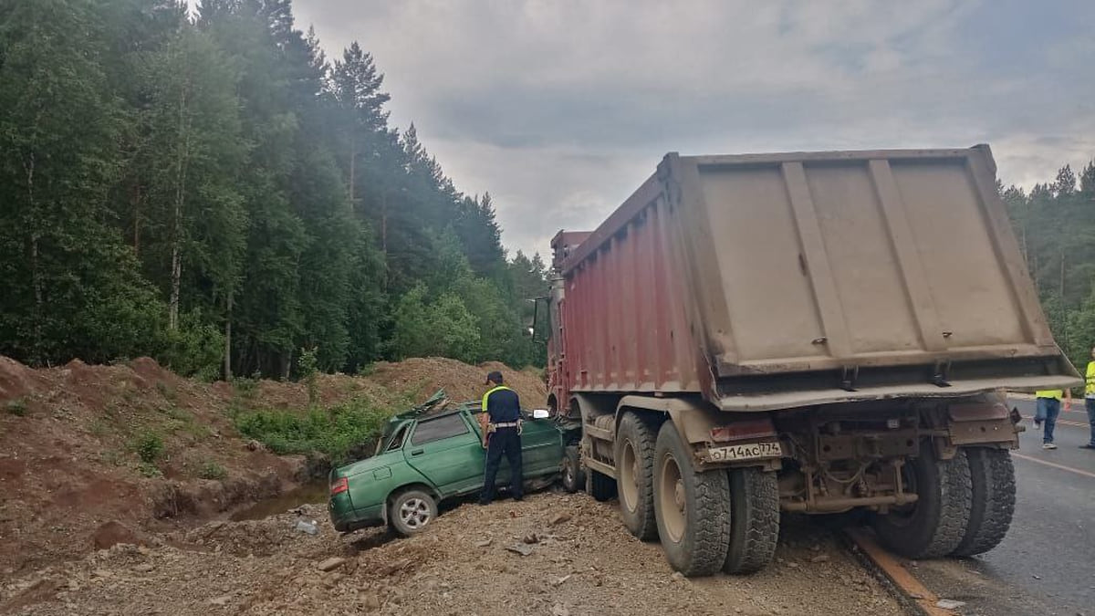 На трассе Пермь — Екатеринбург в ДТП с грузовиком погиб водитель легкового  авто – Коммерсантъ Екатеринбург