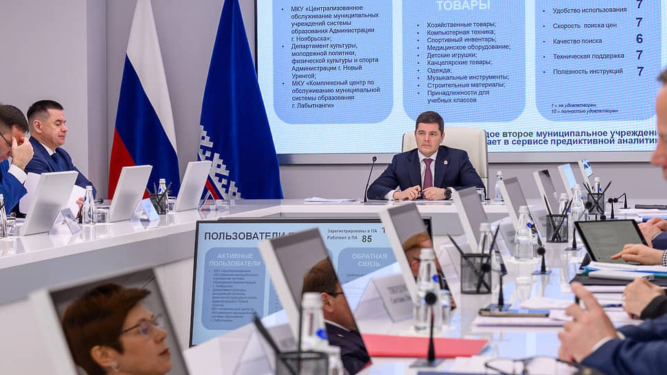 Губернатор Дмитрий Артюхов во время заседания антикоррупционной комиссии ЯНАО в Салехарде