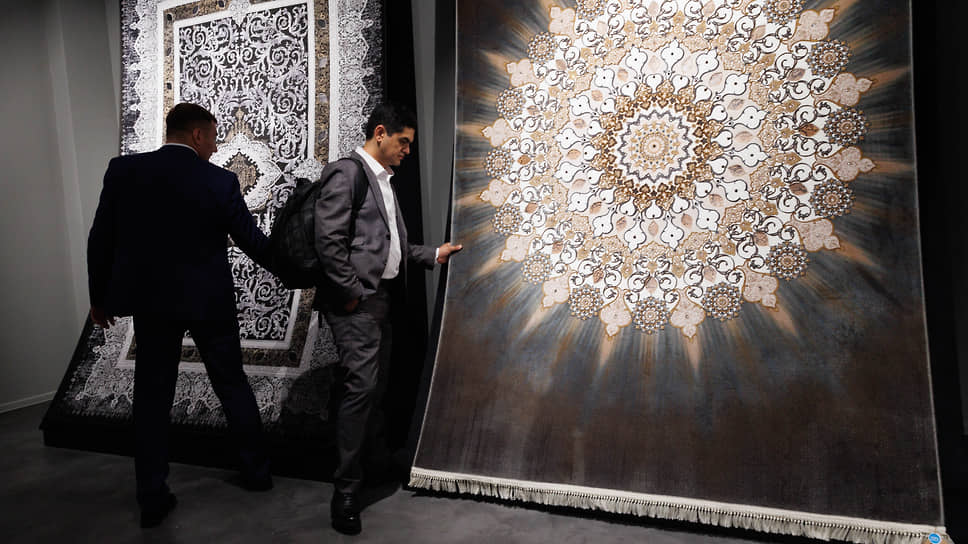 В Екатеринбурге открылся первый в России торговый дом по продаже узбекских ковров