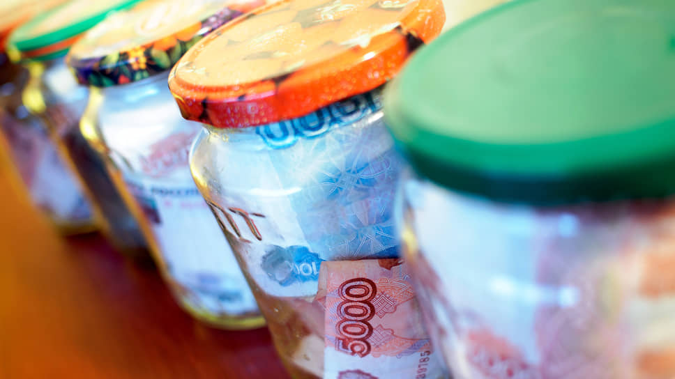 На 1 июня 2024 года сумма средств жителей Свердловской области на депозитах и банковских счетах (кроме эскроу) достигла 1,2 трлн руб., что на 250 млрд руб. превышает показатели прошлого года