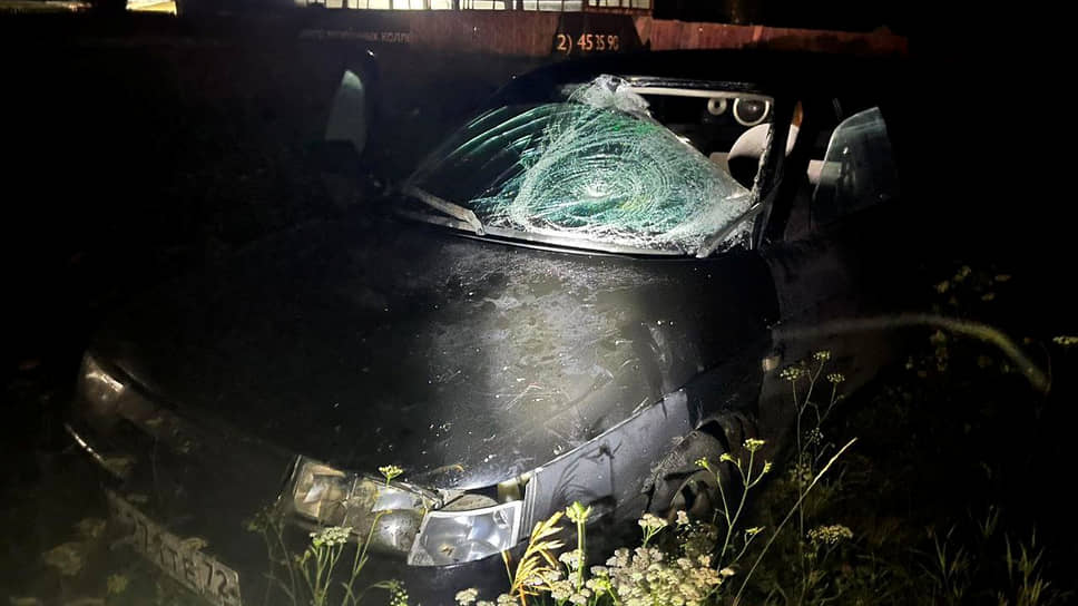 В Тюменской области водитель Lada сбил 16-летнюю девушку на ул. Железнодорожной,1 и съехал в кювет. Подросток получила переломы и другие повреждения, была госпитализирована