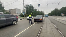 В Екатеринбурге автомобиль Porsche Cayenne сбил двух подростков