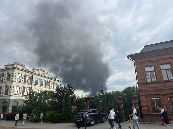 Столб дыма видно в центре Екатеринбурга