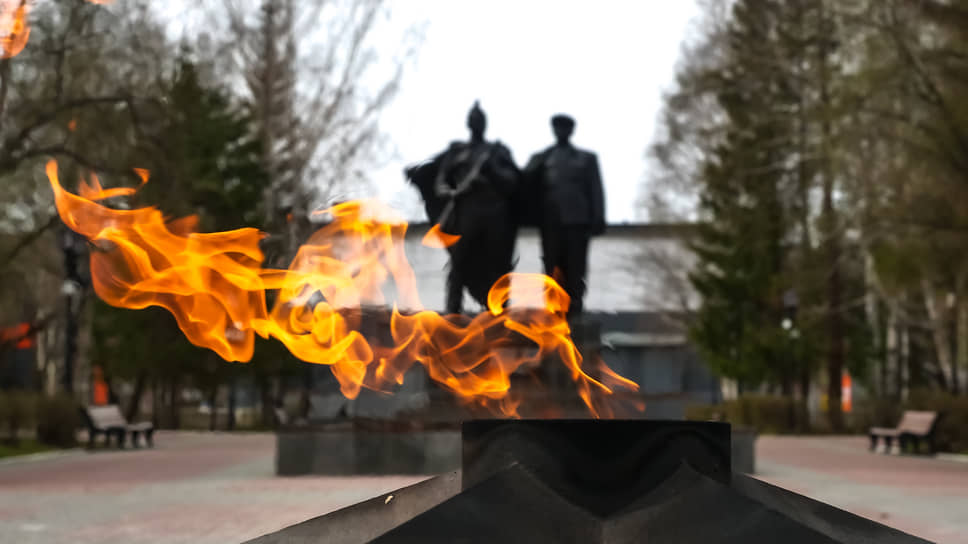 Вечный огонь в Парке Победы в Ревде
