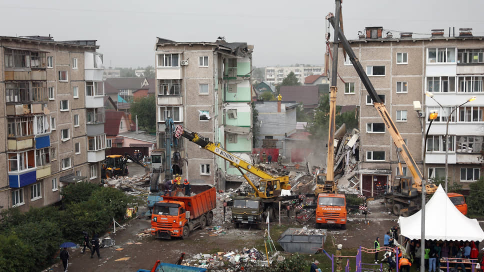 Завалы обрушившегося жилого дома по ул. Сибирская, 81 в Нижнем Тагиле