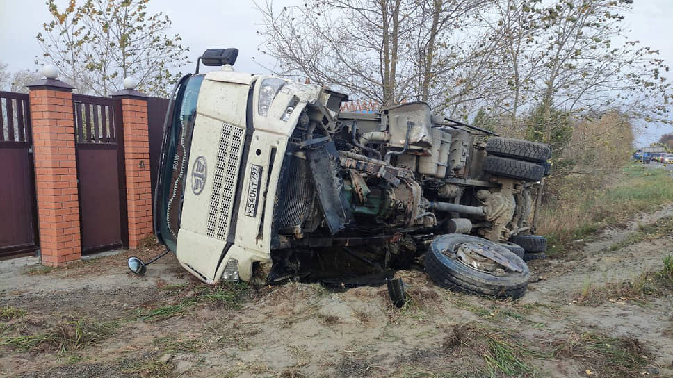 В аварии погиб водитель Lada Granta, а большегруз Faw опрокинулся