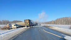 Водитель фуры погиб в ДТП на федеральной трассе Тюмень-Омск, движение перекрыто