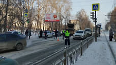 В Екатеринбурге пешехода госпитализировали после наезда мусоровоза