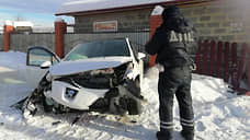 В Серове госпитализировали пассажира Peugeot после въезда машины в гараж