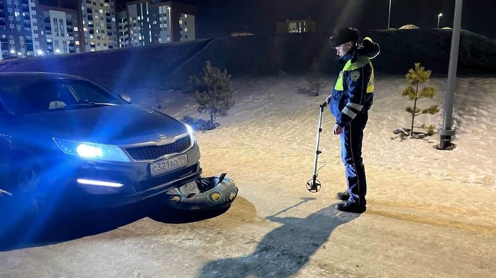 В Екатеринбурге две восьмилетние девочки попали под машину, катаясь на тюбингах