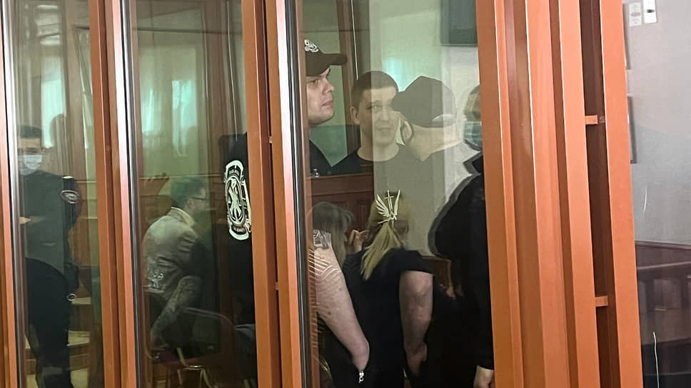 Вынесение приговора участникам массовой драки в букмекерской конторе BetBoom в Сысерти в Свердловском областном суде 