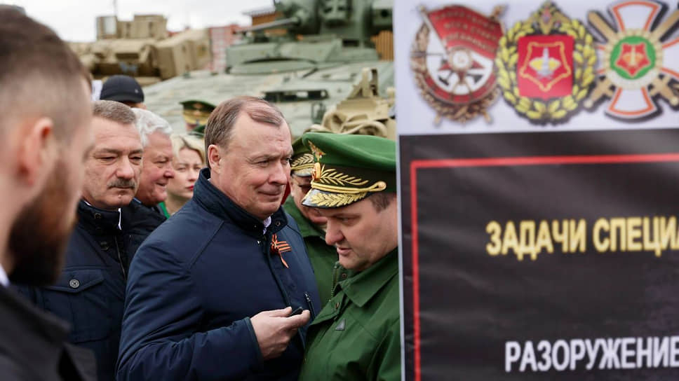 Заместитель уральского полпреда Александр Калиберда и мэр Екатеринбурга Алексей Орлов
