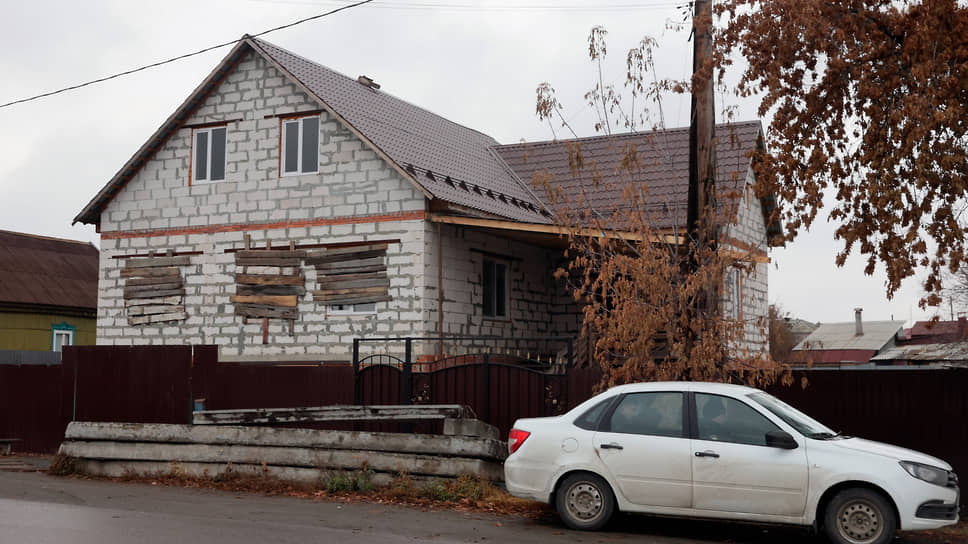 Цыганские дома в Коркино после беспорядков 