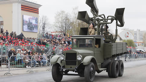 Около 60 единиц военной ретротехники участвовало в шествии в Верхней Пышме