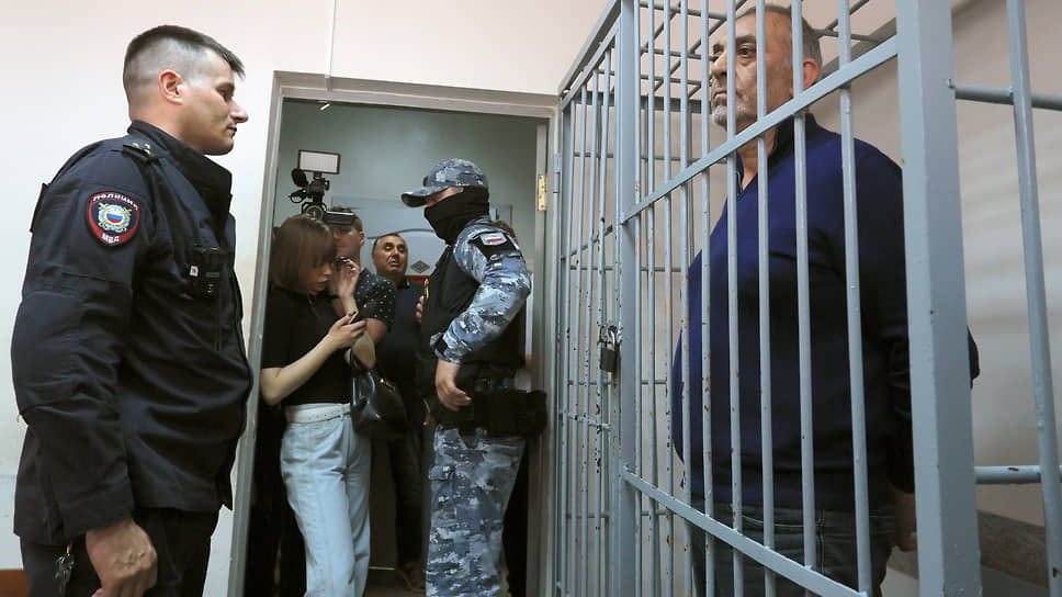 Бакир Сафаров во время суда по избранию меры пресечения