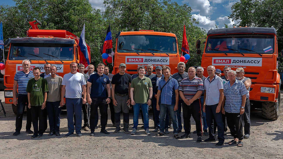 Дмитрий Артюхов (в центре)