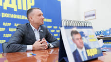 Кандидат в губернаторы Свердловской области от ЛДПР передал подписи в избирком