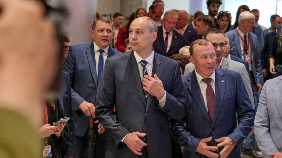 Врио губернатора Свердловской области Денис Паслер и мэр Екатеринбурга Алексей Орлов во время открытия