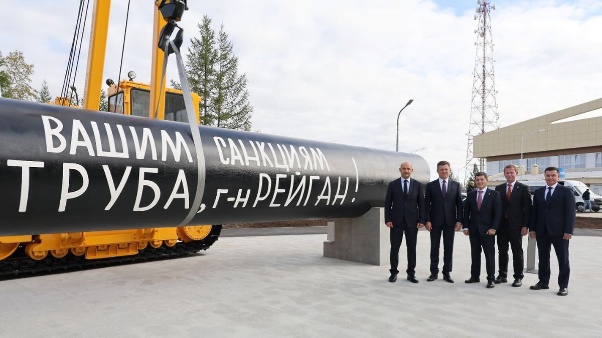 Арт-объект «Вашим санкциям труба, г-н Рейган!» открыли в ЯНАО