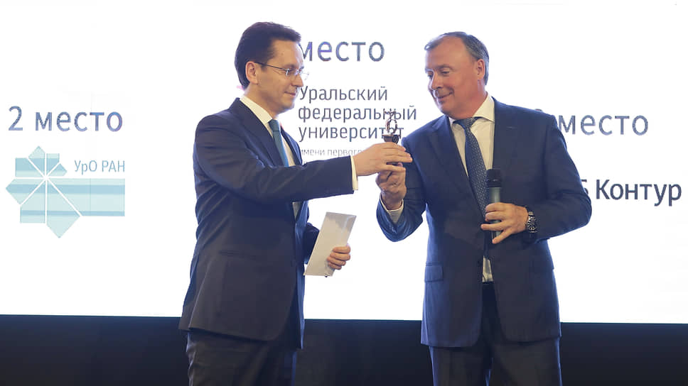 Алексей Фаюстов (слева) и мэр Екатеринбурга Алексей Орлов
