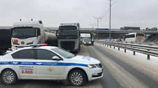 Свердловская ГИБДД перекрыла участок трассы Пермь — Екатеринбург из-за снега