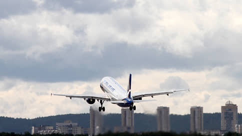 В Кольцово задерживаются самолеты в Москву и Санкт-Петербург