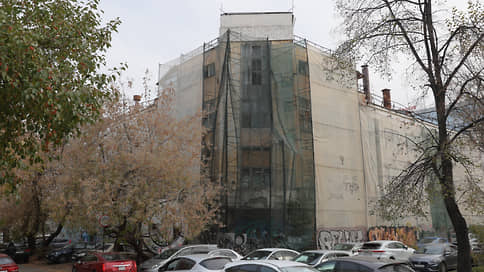 Изъятый у «Уралбиофарма» памятник в центре Екатеринбурга продали за 39 млн руб.