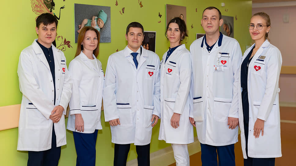 Дмитрий Артюхов (в центре)