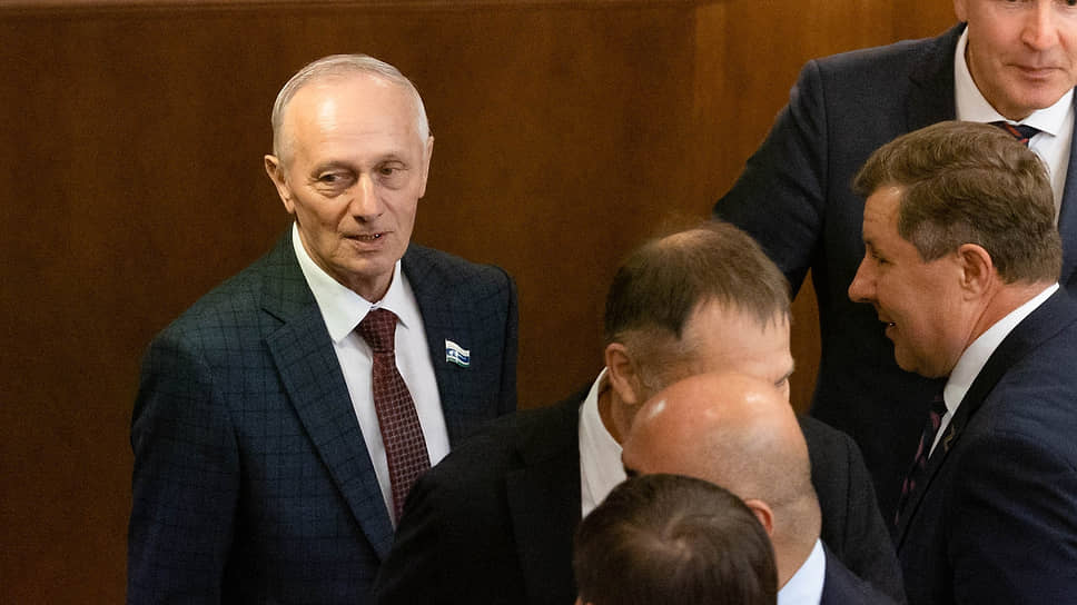 Евгений Букреев (слева)