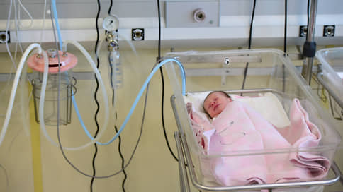 В Свердловской области 28 роддомов переделают в ургентные залы для родов